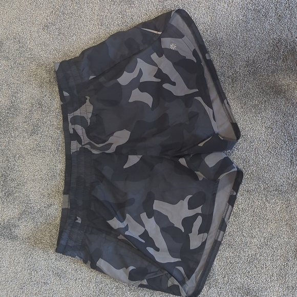 Athleta black camo shorts xl - Picture 1 of 4